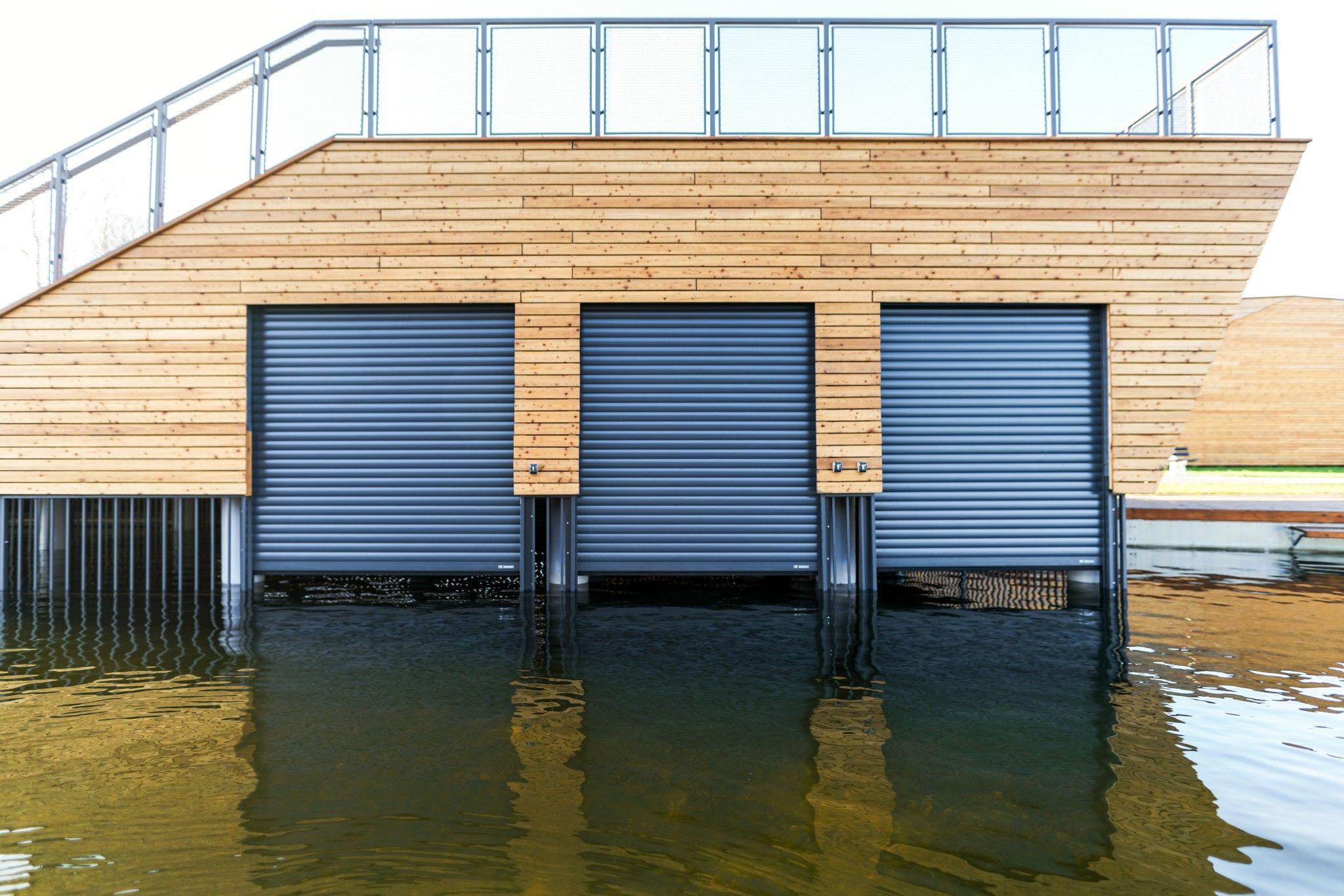 bramy do garażu dla łódek