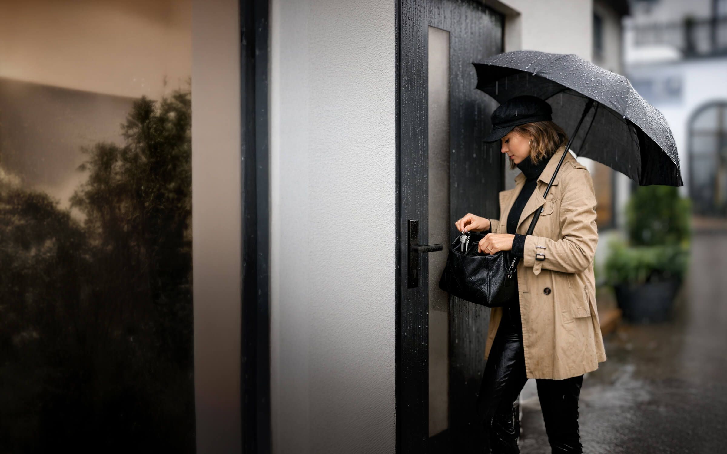 Drzwi wejściowe bez zadaszenia