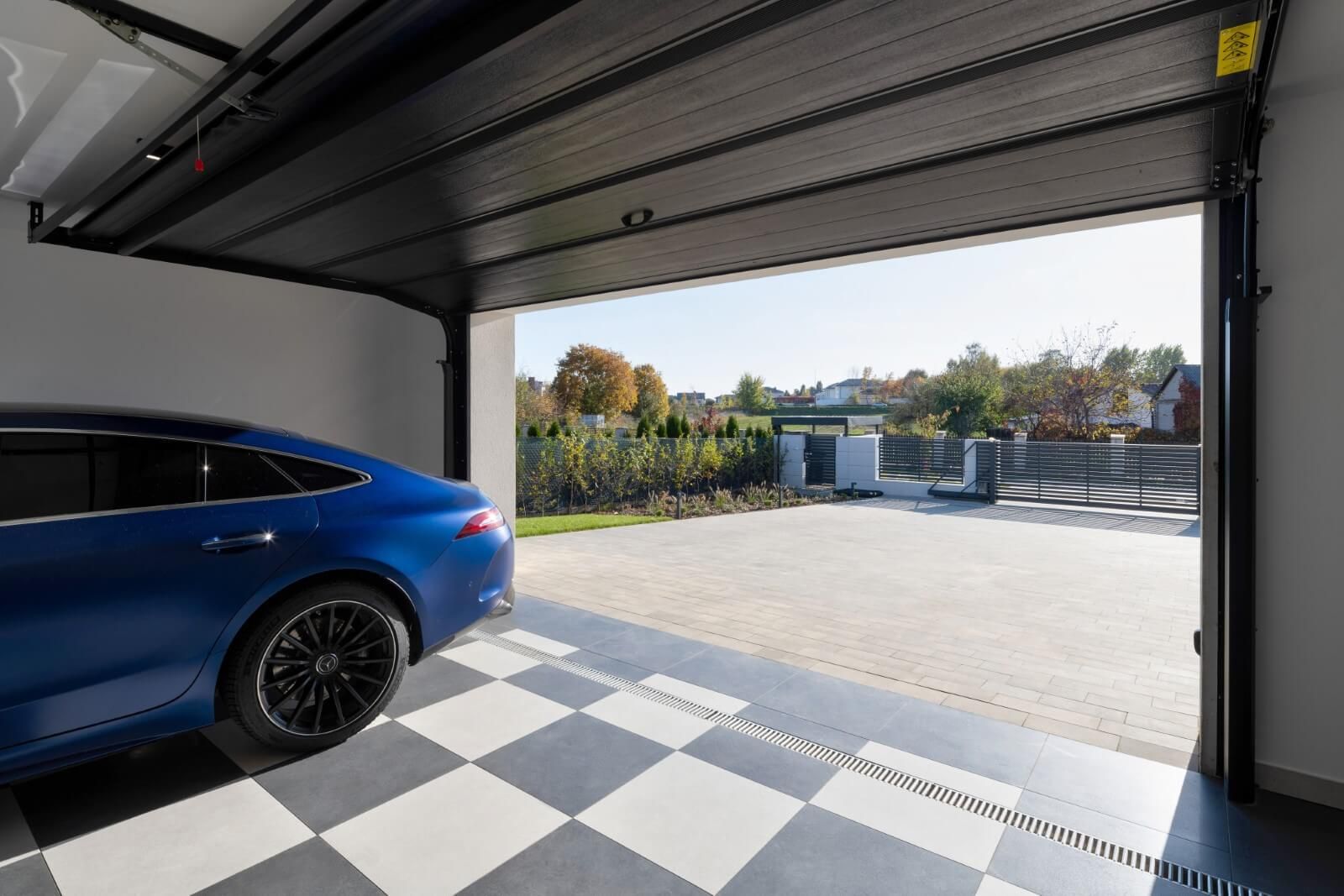 Czarna brama garażowa - PRIME Black