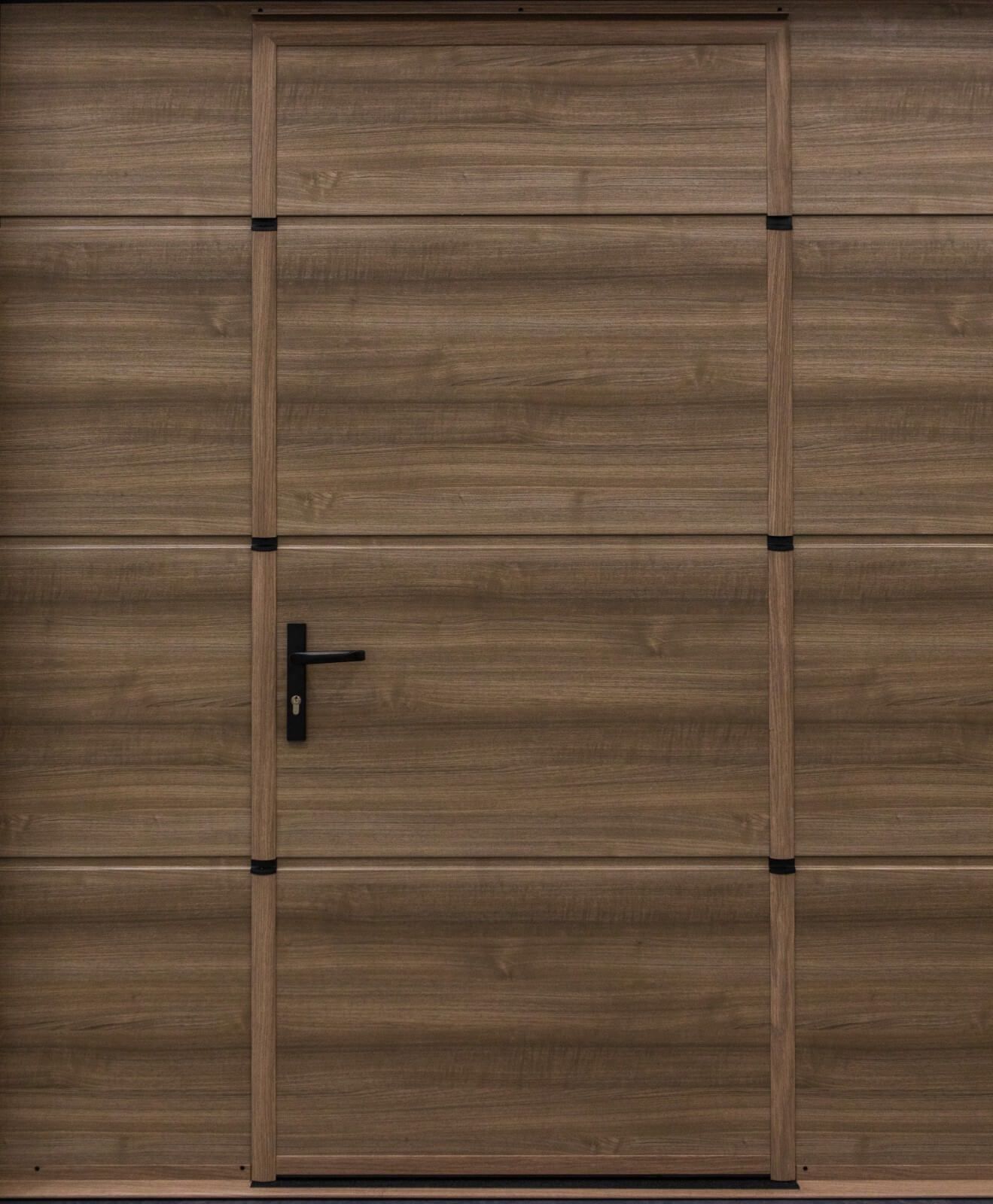 Brama garażowa z drzwiami przejściowymi