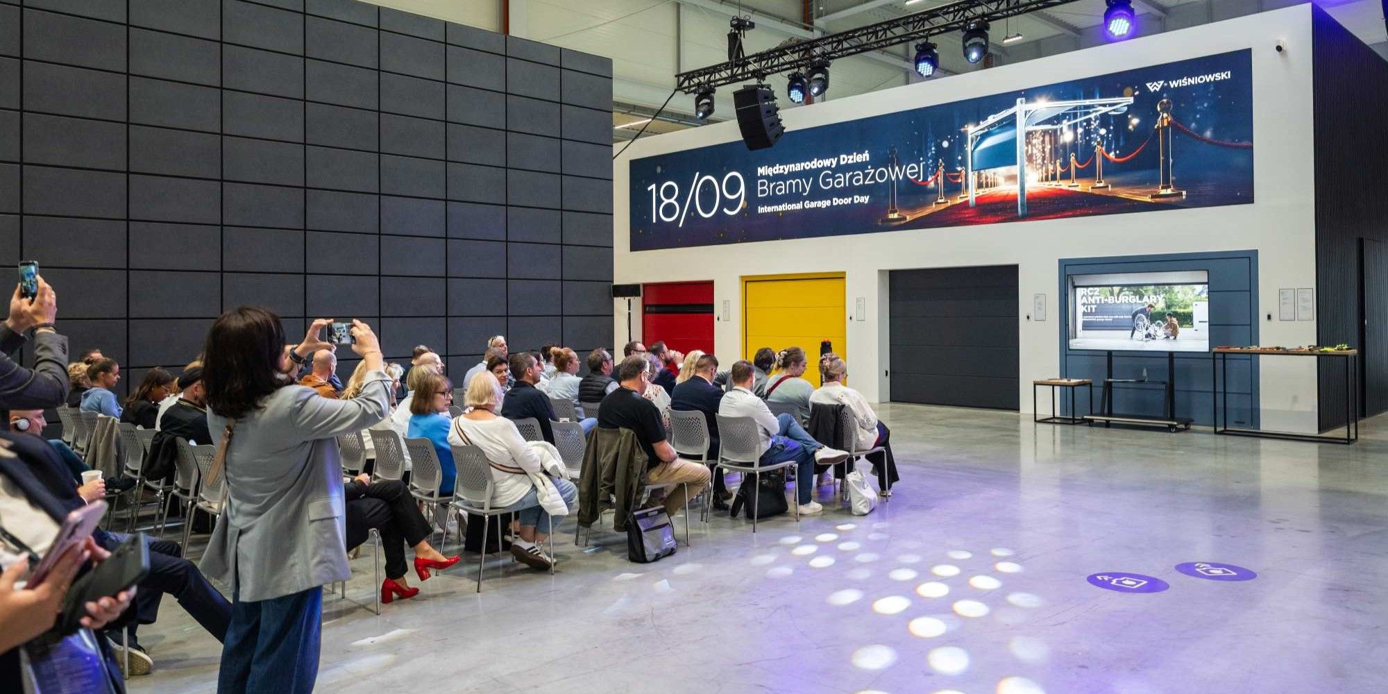 WIŚNIOWSKI inauguruje Międzynarodowy Dzień Bramy Garażowej podczas spotkania z dziennikarzami w siedzibie firmy