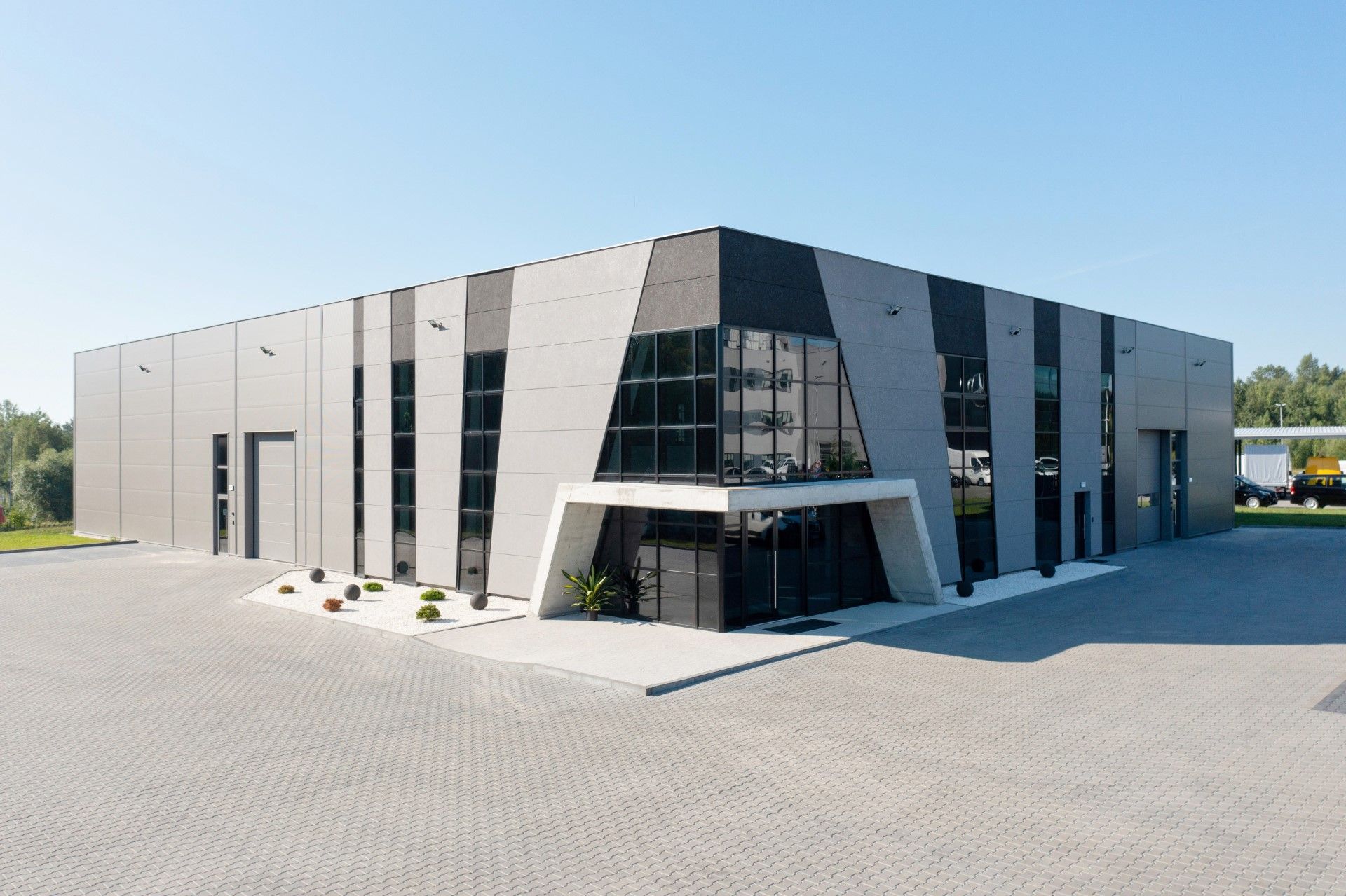 fasady aluminiowe WIŚNIOWSKI w drukarni MEWA