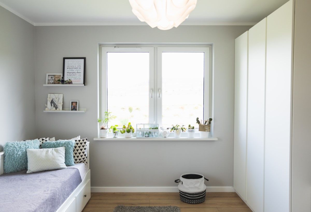 Białe okna od wewnątrz