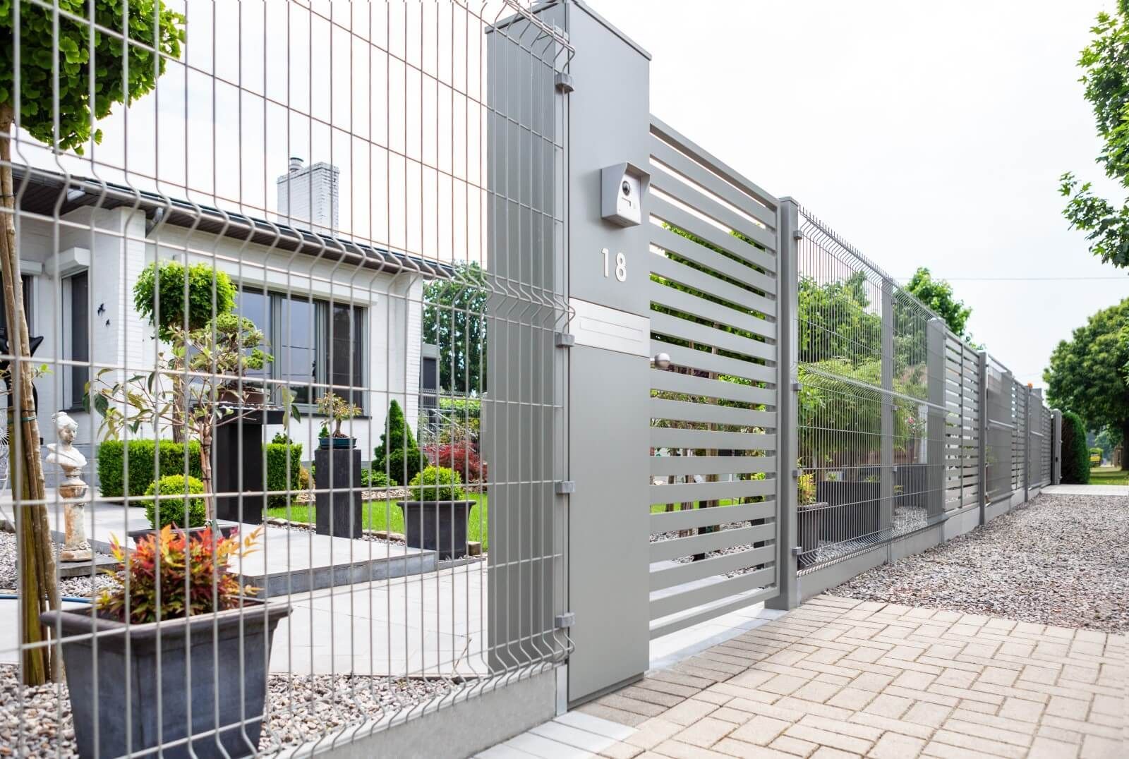 Metalowe ogrodzenia – na co zwrócić uwagę przy zakupie?
