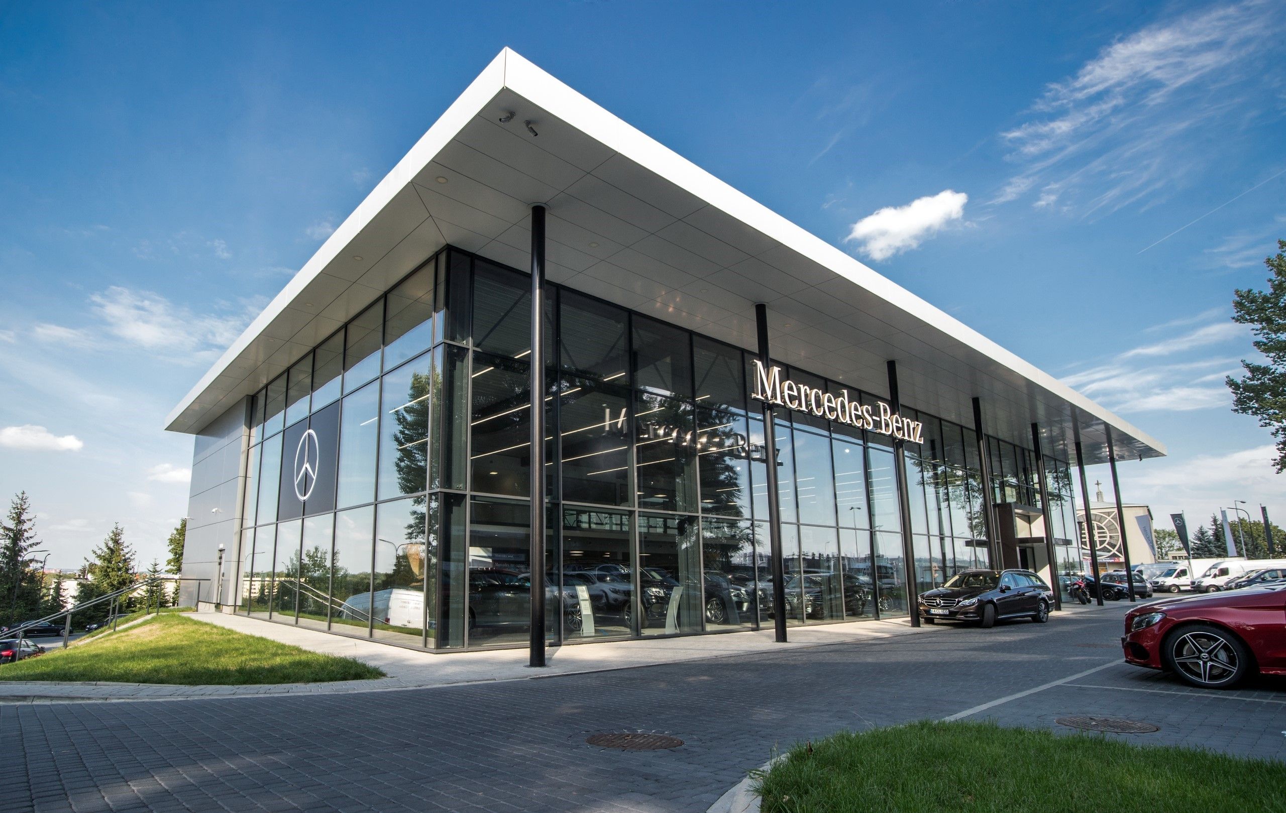 Salon Mercedesa przy Zawiłej 3 w Krakowie