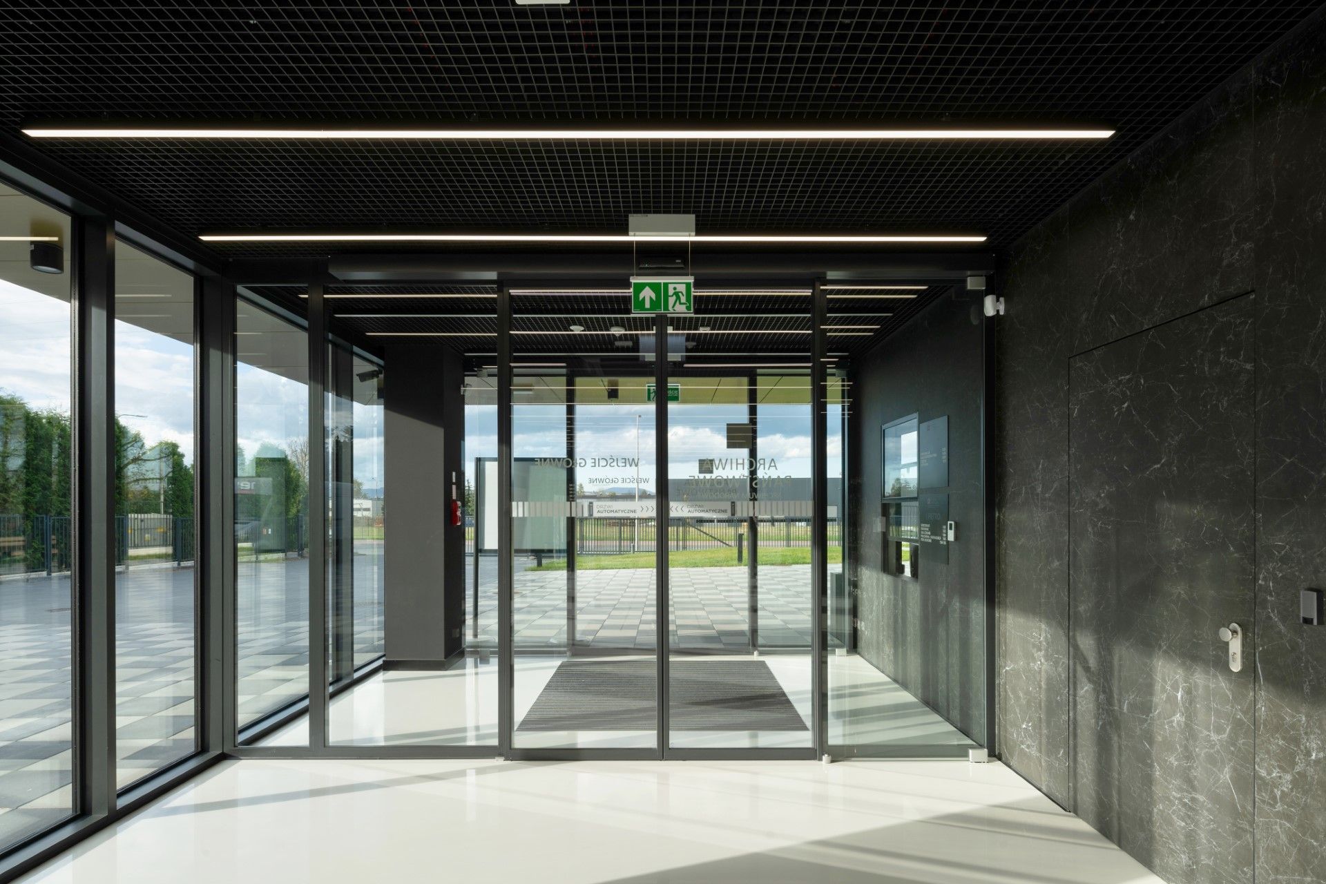 automatyczne drzwi WIŚNIOWSKI archiwum państwowe Nowy Sącz