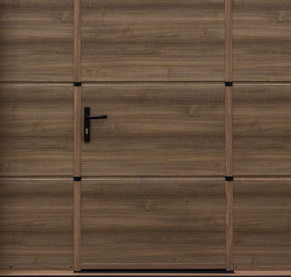 Drzwi przejściowe w bramie