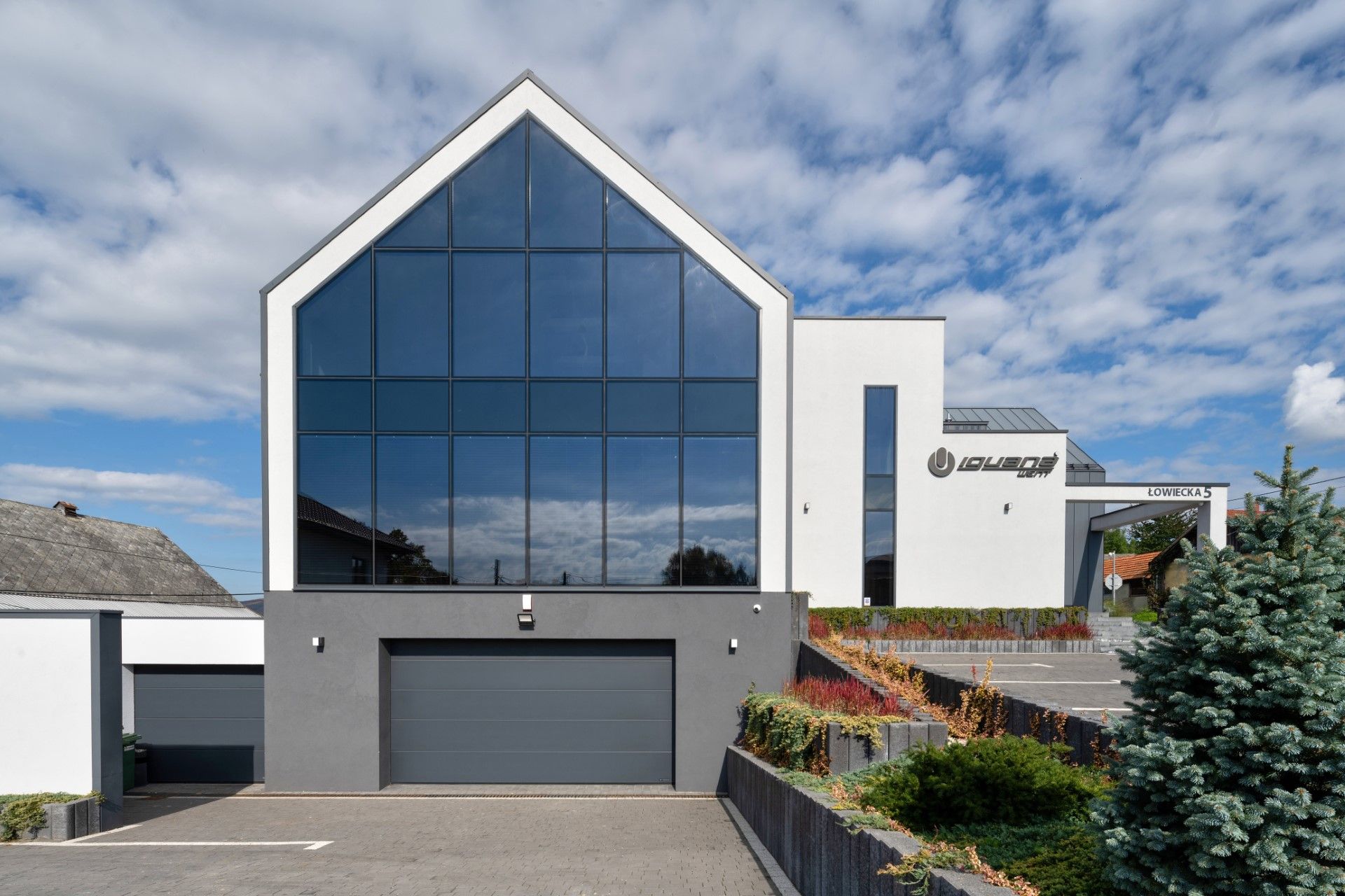 ciepła brama do firmy