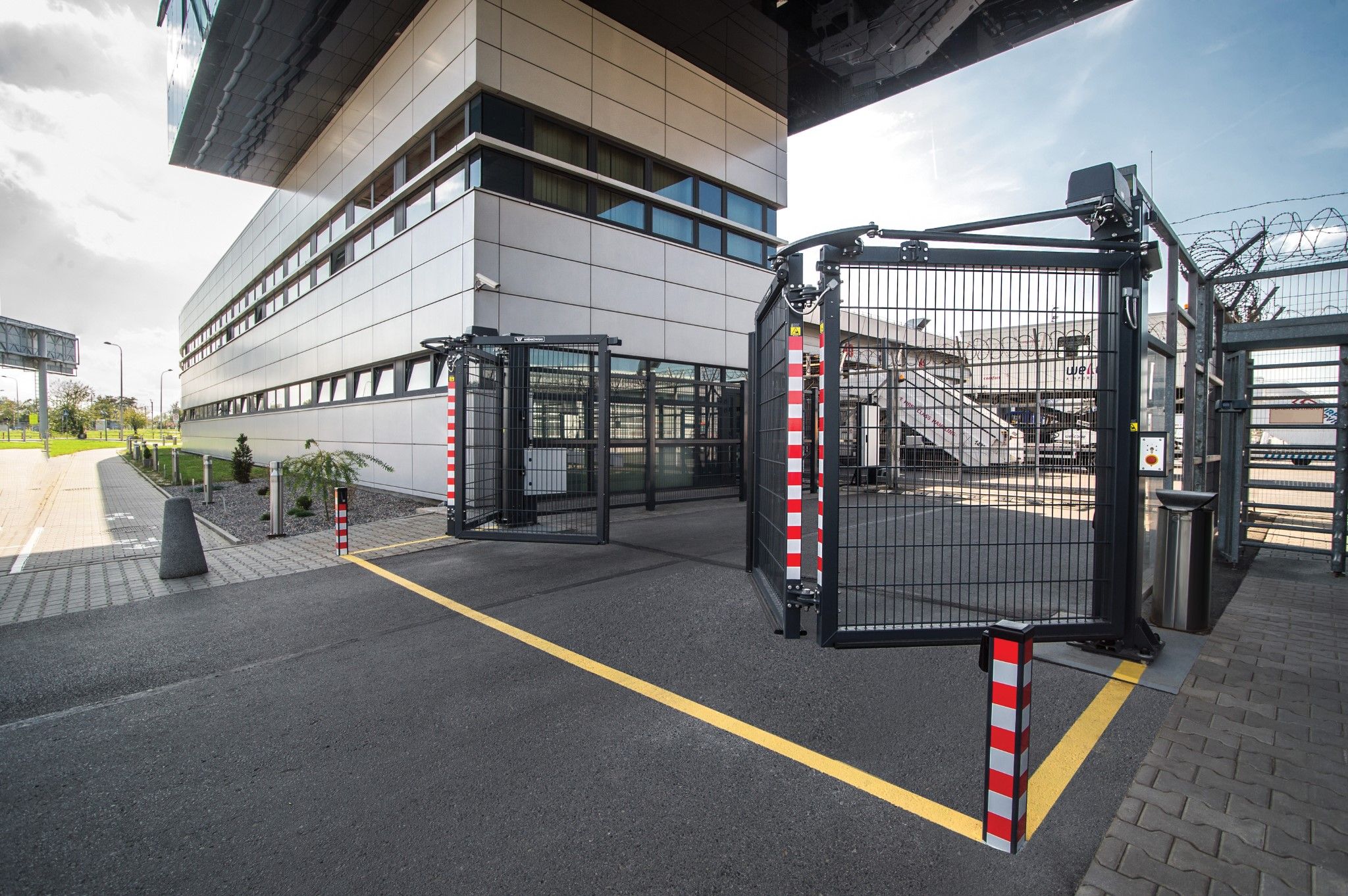 Kraków Balice brama WIŚNIOWSKI