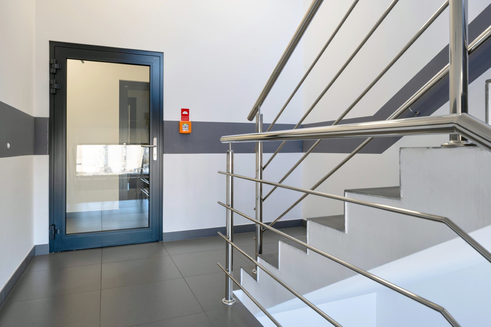 aluminiowe drzwi wewnętrzne wiśniowski