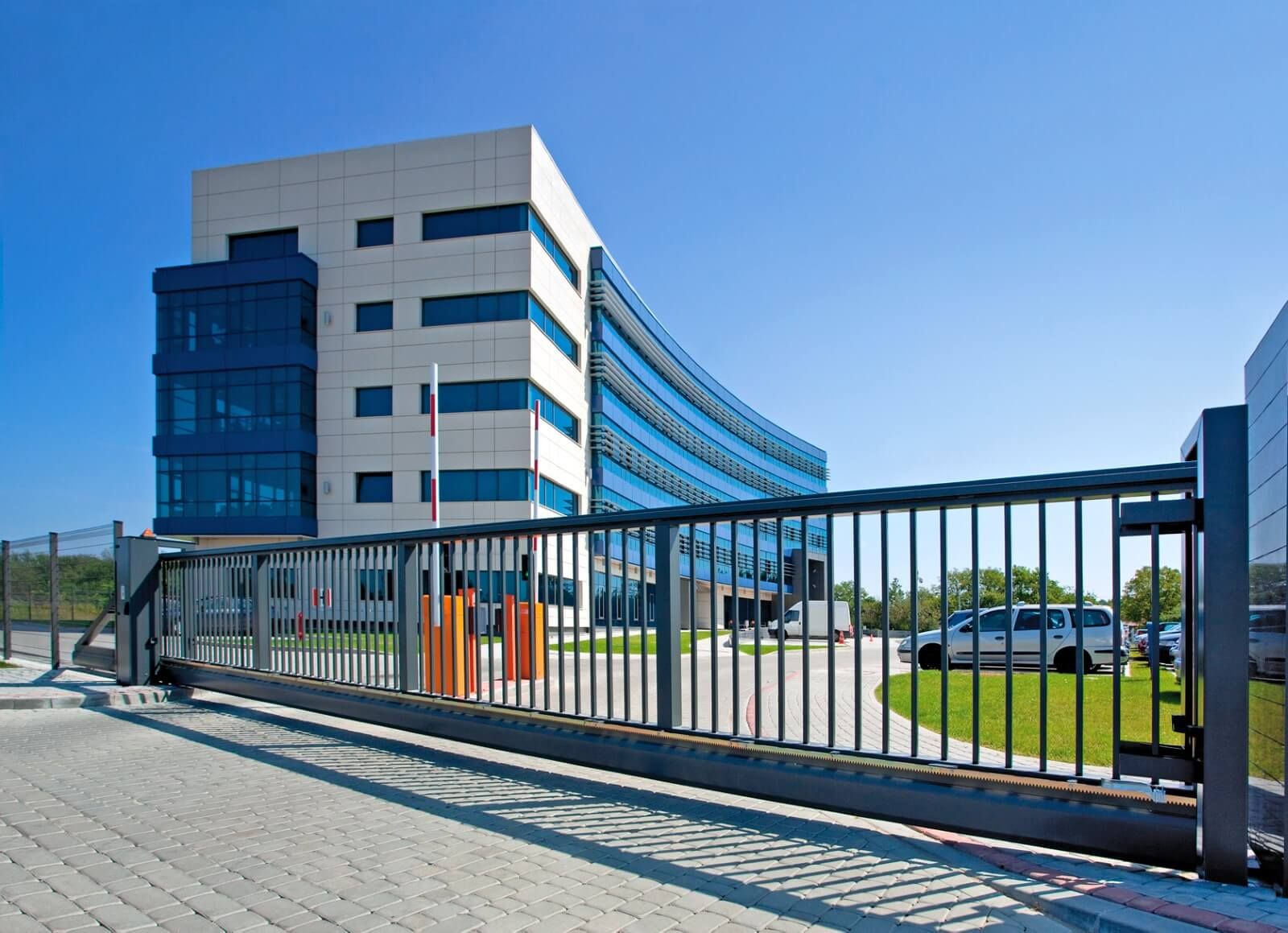 foto-10-pbp brama przesuwna PI200 25x25 RAL 7017, wysoka szafa