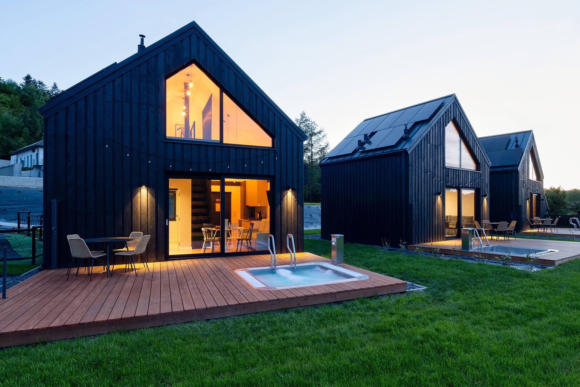  Jakie okna i drzwi do domu w stylu stodoła?