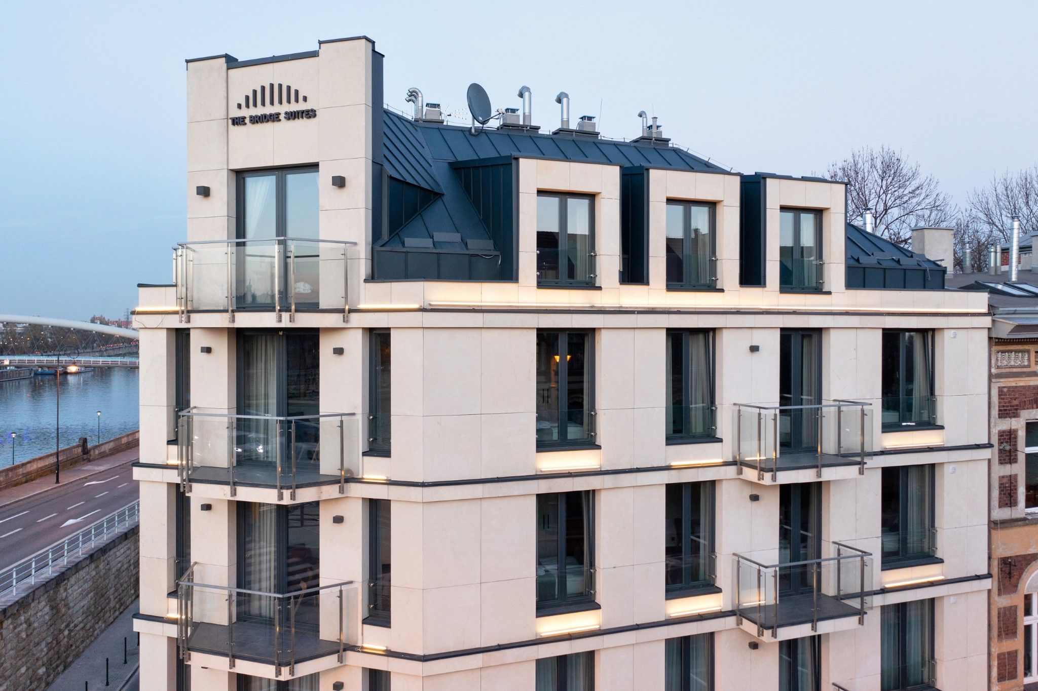 okna w hotelu w Krakowie 