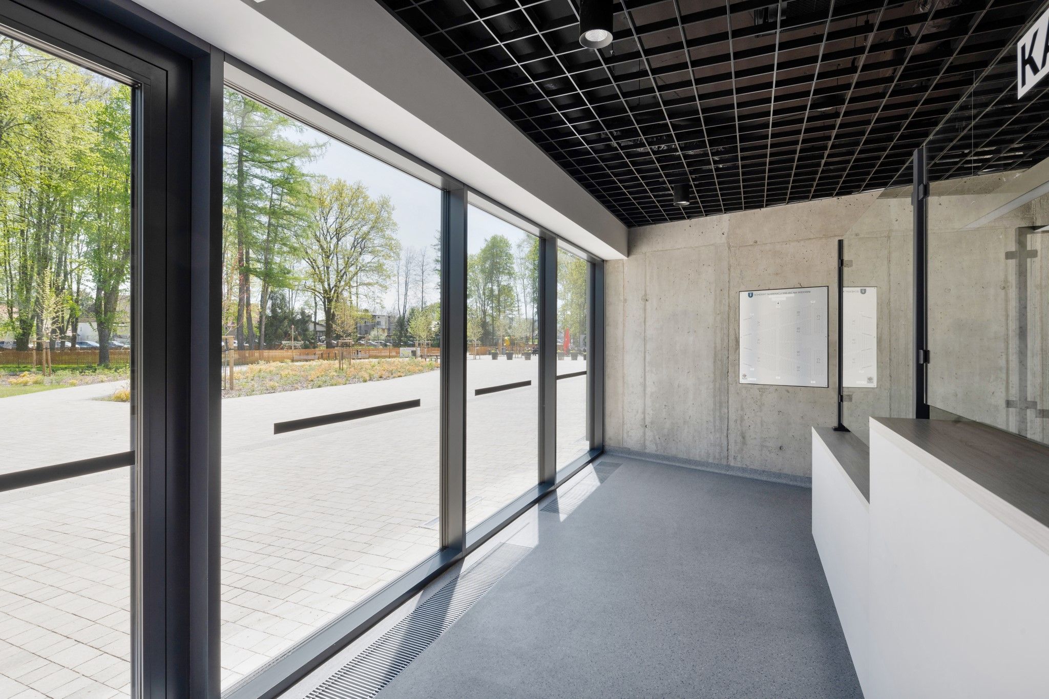 okna aluminiowe w parku strzeleckim