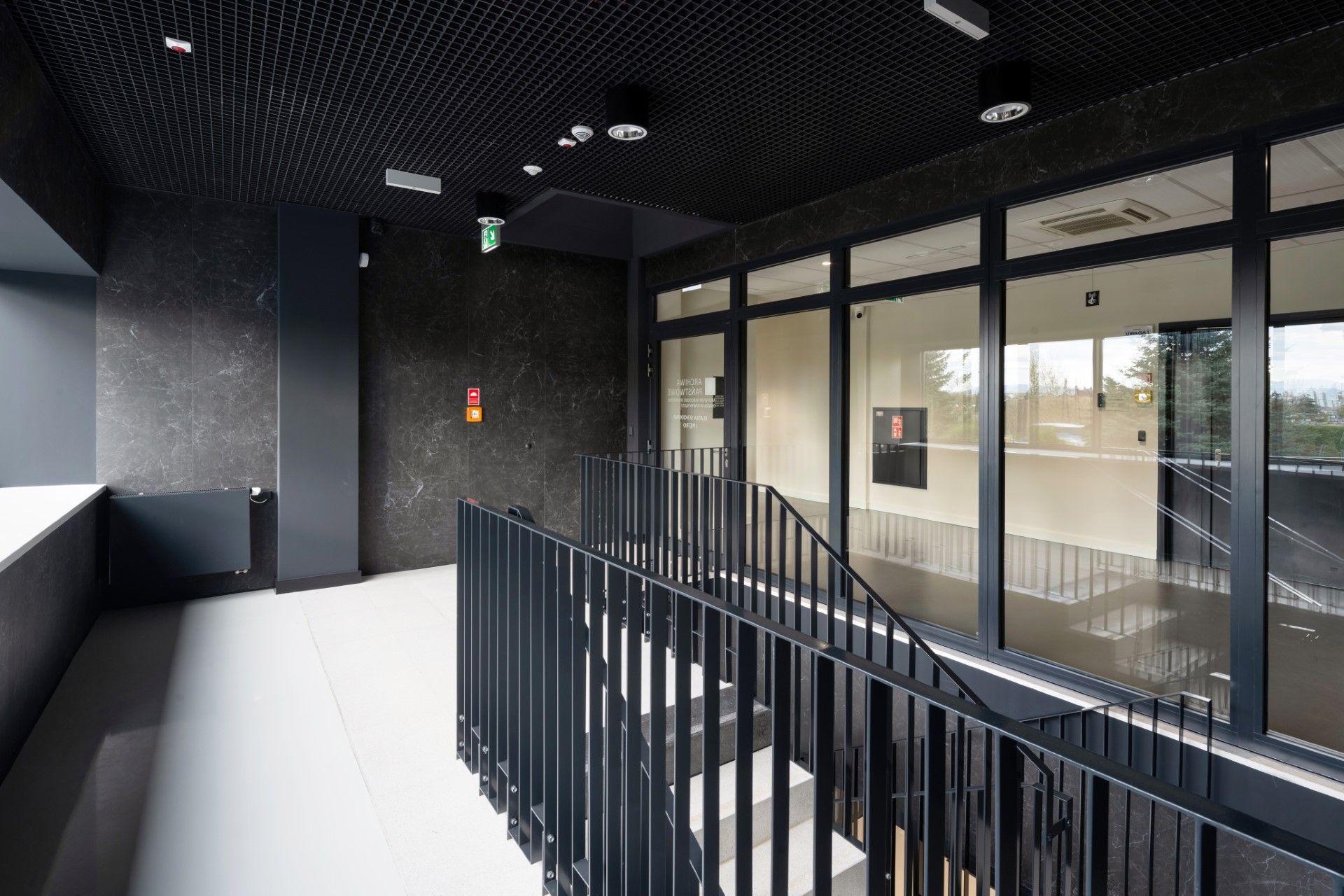 przeszklone ścianki archiwum Nowy Sącz